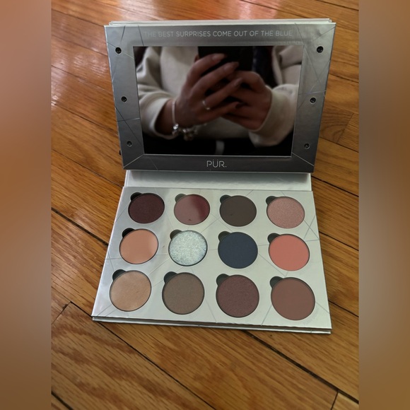 Brand new eyeshadow - Picture 4 of 4